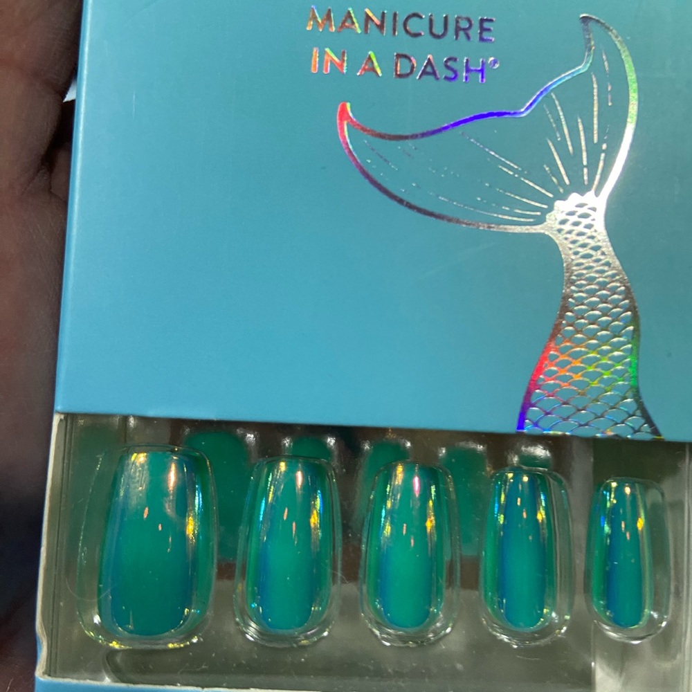 Aqua Shimmer Press-On Nail Set
